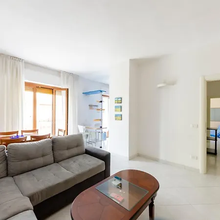 דירה Altido Colourful Flat, Short Walk To The Beach *
