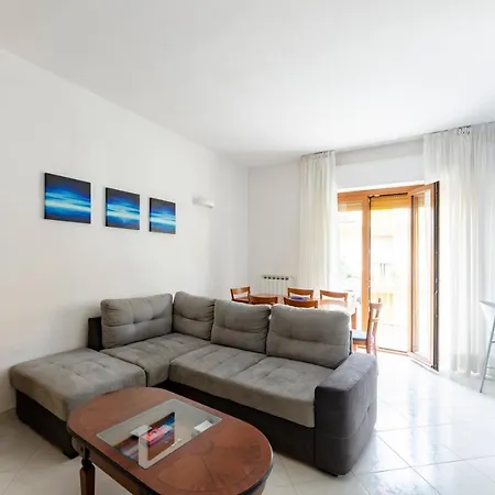 Altido Colourful Flat, Short Walk To The Beach