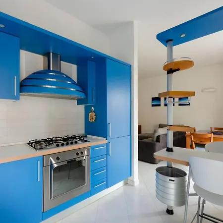 דירה Altido Colourful Flat, Short Walk To The Beach *