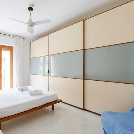 דירה Altido Colourful Flat, Short Walk To The Beach *