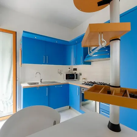 דירה Altido Colourful Flat, Short Walk To The Beach *