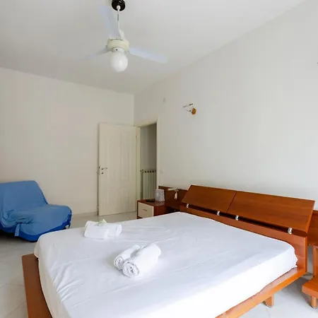 Apartment Altido Colourful Flat, Short Walk To The Beach *